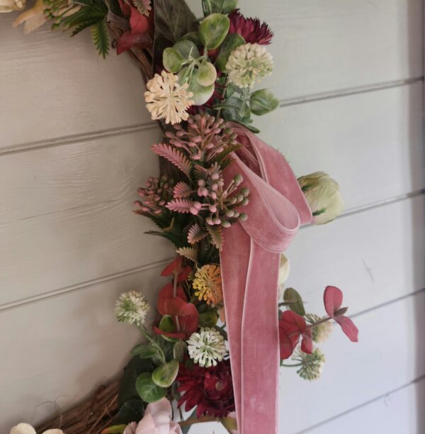 Artificial Victorian  40 cm wreath - Image 3