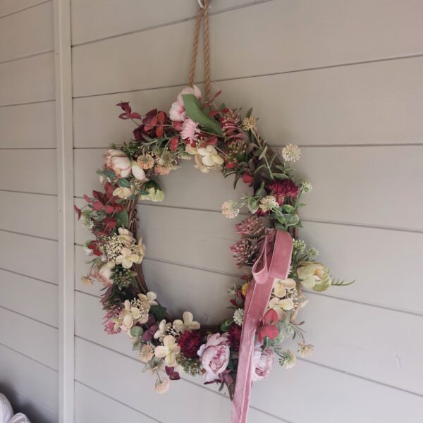Artificial Victorian  40 cm wreath - Image 4