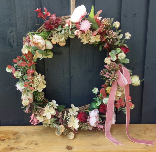 Artificial Victorian  40 cm wreath - Image 2